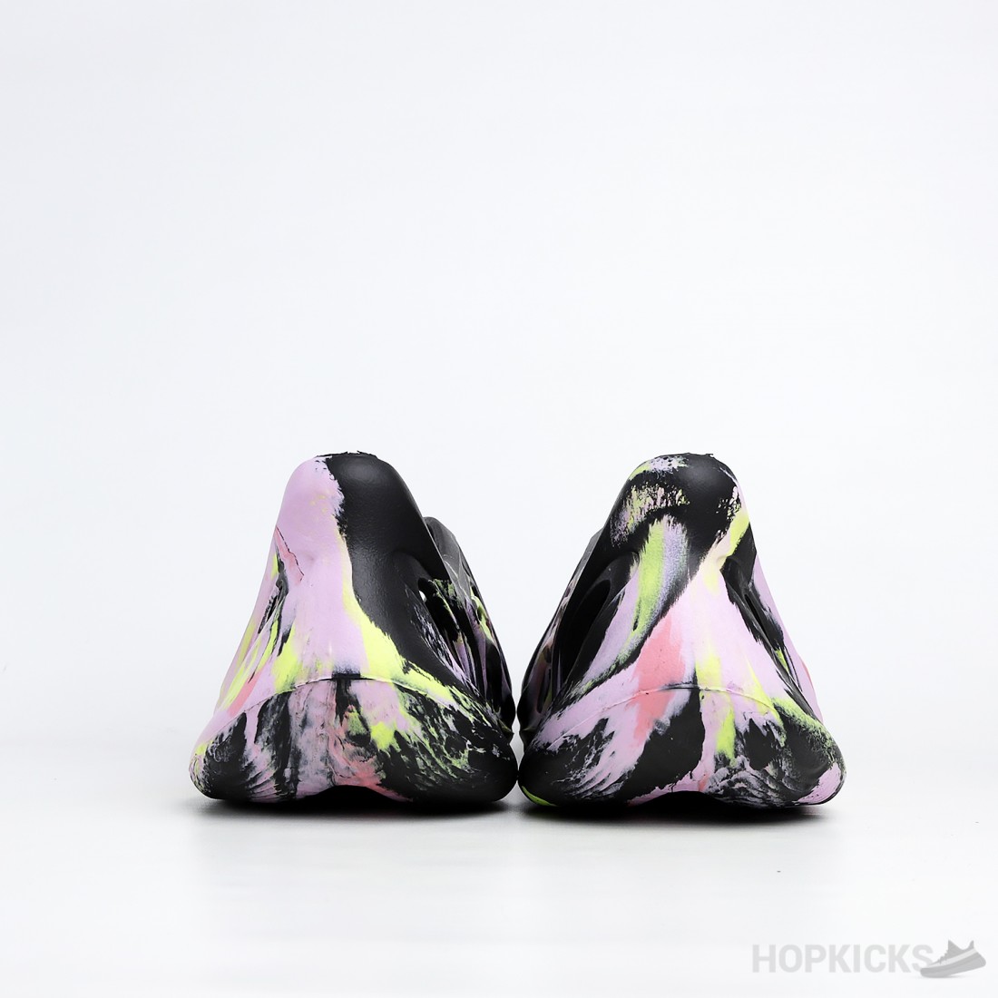 yeezy rnnr mx carbon
